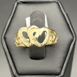 14k yellow gold cast ring without stones.

Anillo fundido en oro amarillo de 14k sin piedras.